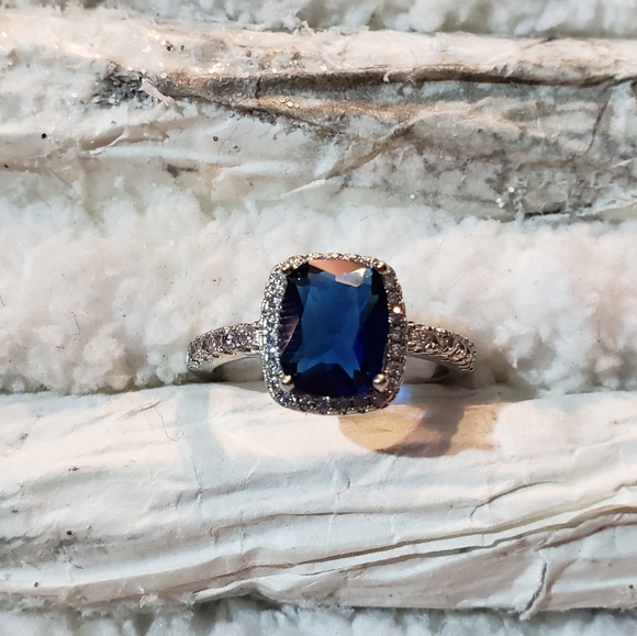 Beautiful Sapphire Statement Fashion Ring Cocktail - Picture 2 of 7